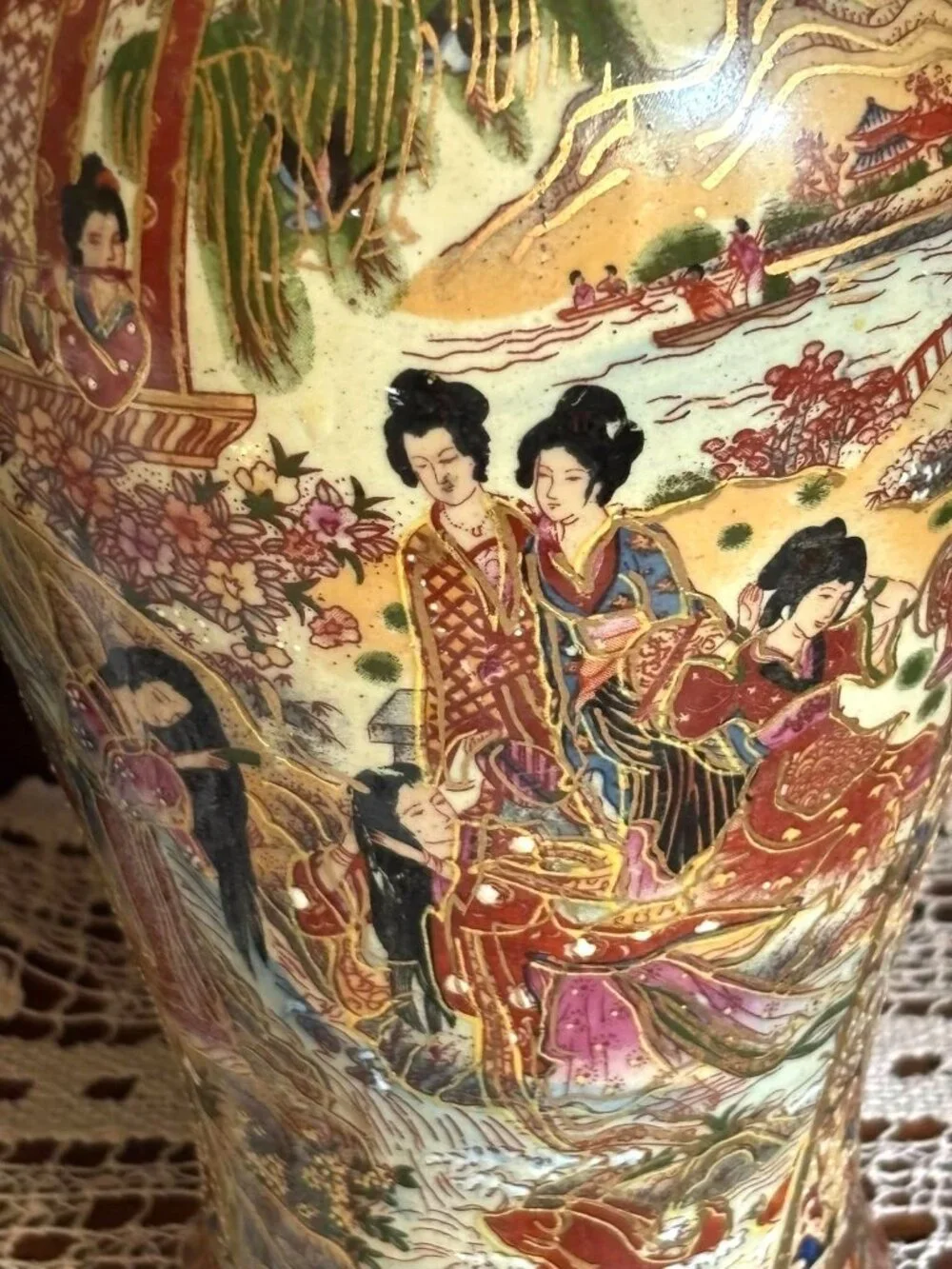 Large Satsuma Style Moriage Vase | Hand Painted Asian Court Scene Geisha | Chino - Picture 6 of 16